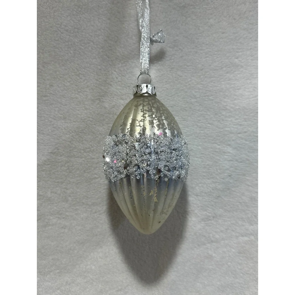 VARIETY OF‎ SILVER CHRISTMAS ORNAMENTS - GLASS